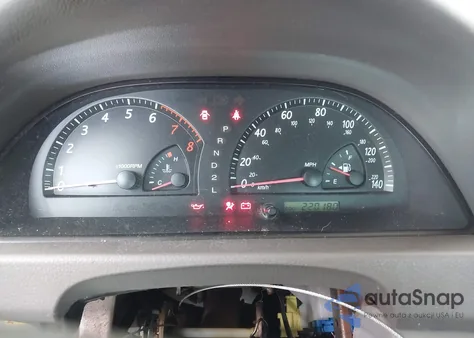 2002 Toyota Camry Xle z USA, uszkodzony, nr VIN 4T1BE32K82U549396